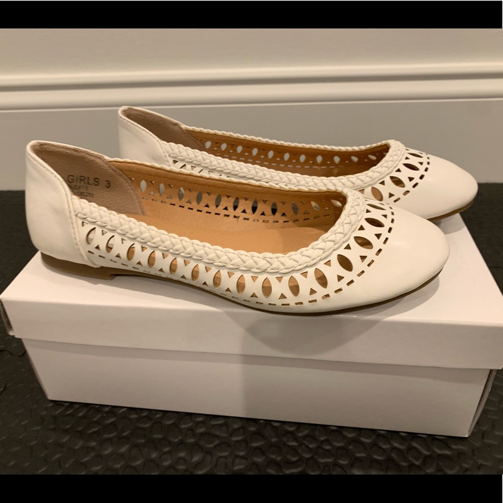 Girls flat shoes white , size: 3